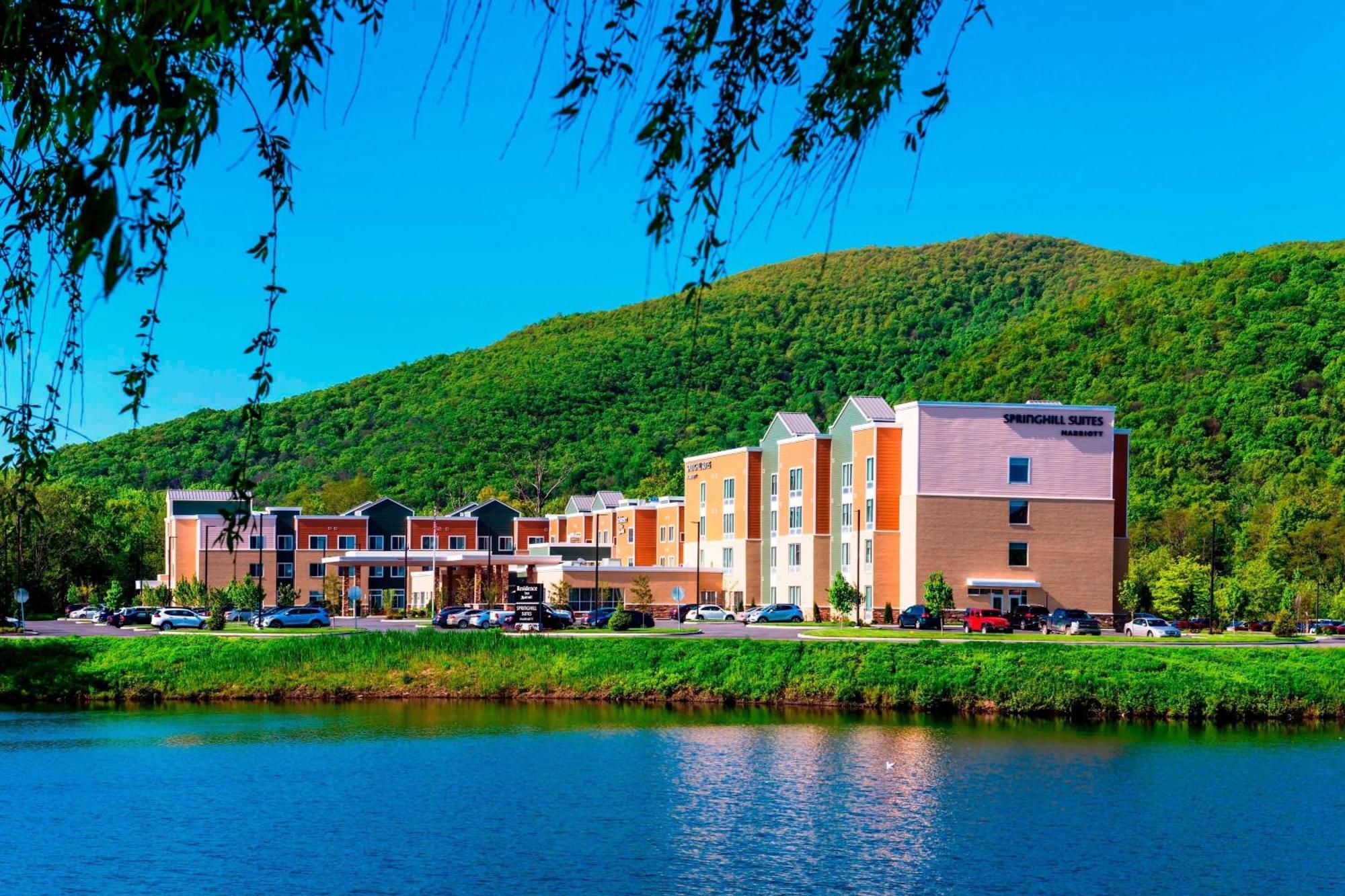 Springhill Suites By Marriott Fishkill Exterior foto